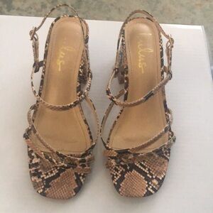 Lulu's Size 7.5 snakeskin print faux leather strappy block heel sandals